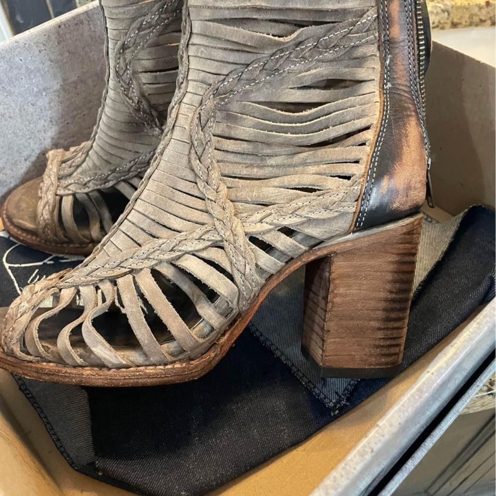 Freebird Bella shoes